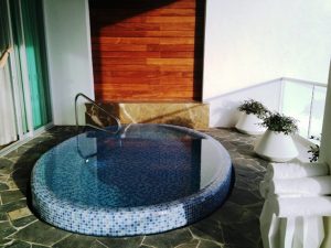 deck plunge pool